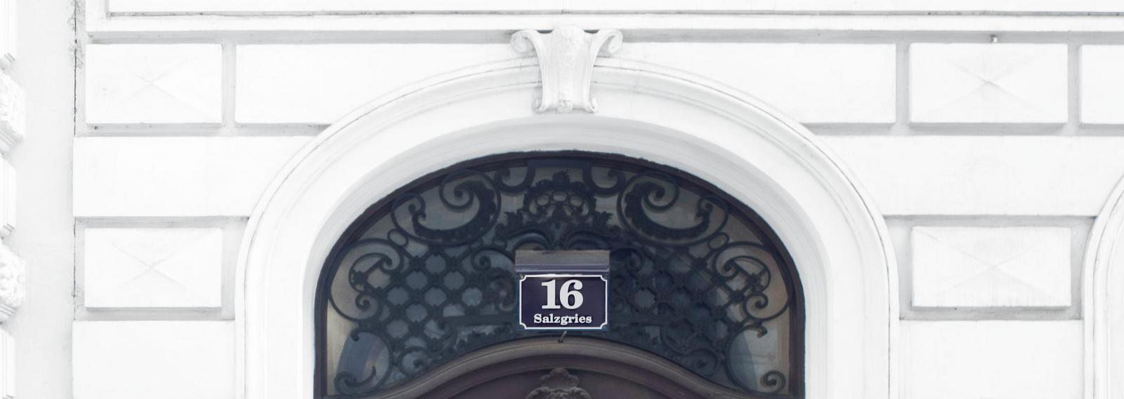 Eingangstür zur Adresse Salzgries 16
